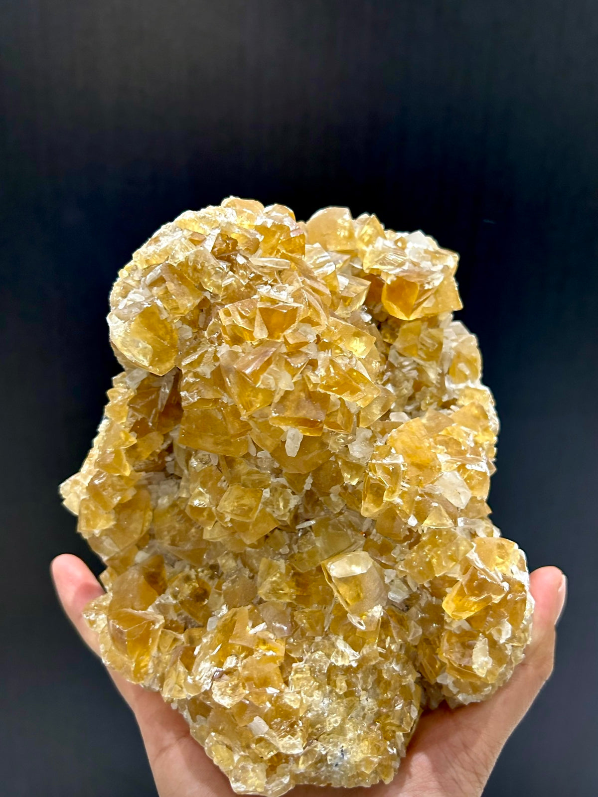 Honey calcite