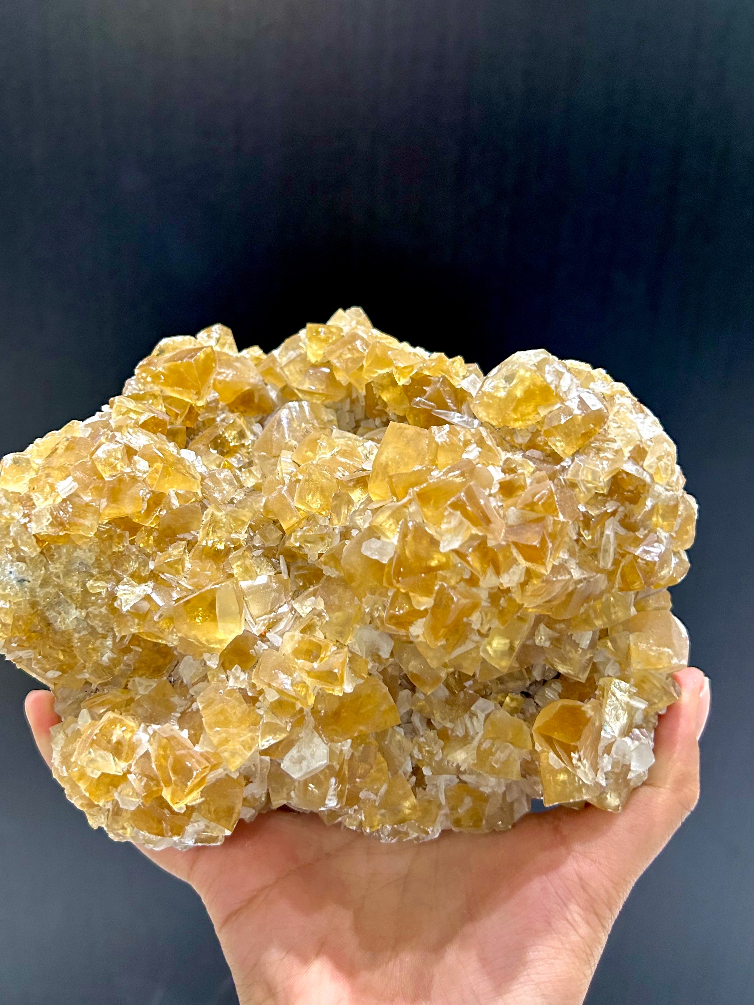 Honey calcite